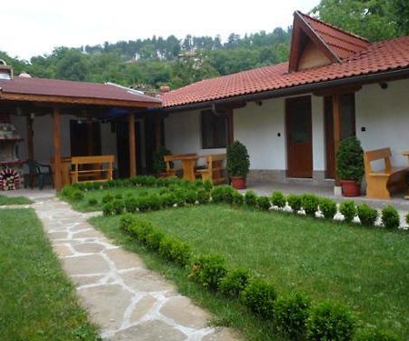 Къща За Гости Боляри Tryavna Esterno foto