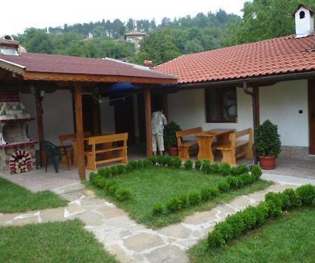Къща За Гости Боляри Tryavna Esterno foto