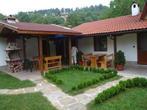 Къща За Гости Боляри Tryavna Esterno foto